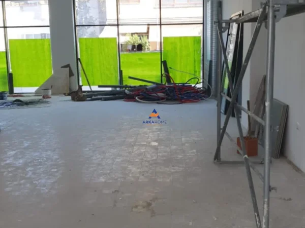 Tirane, jepet me qera ambjent biznesi Kati 0, 220 m² 4.200 € (RRUGA ALI SHEFQETI, RELUX RESIDENCE)