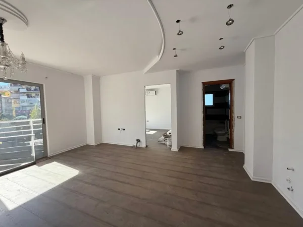 Tirane, shes apartament 2+1+Ballkon , 188.000 € 