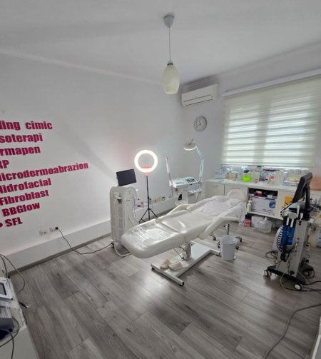 Tirane, jepet me qera ambjent biznesi Kati 2, 70 m² 800 € (Tek Myslym Shyri, ne hyrje te tregut Cam)