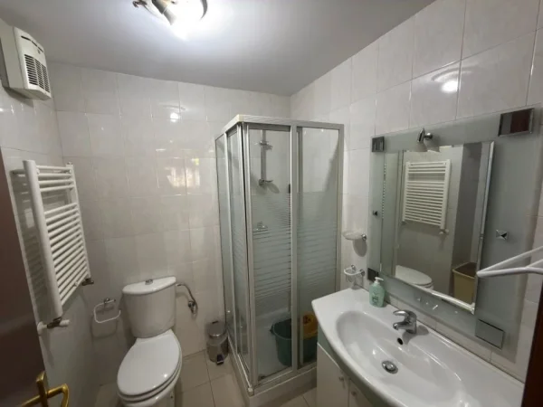 Tirane, jepet me qera apartament 2+1 Kati 9, 125 m² 800 € 