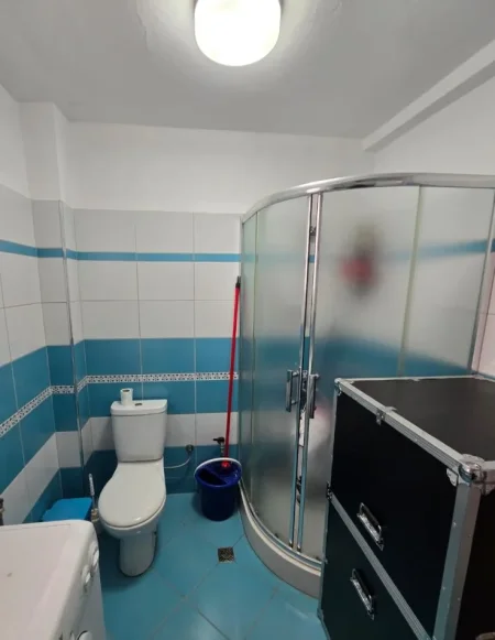 Tirane, jepet me qera ambjent biznesi Kati 2, 70 m² 800 € (Tek Myslym Shyri, ne hyrje te tregut Cam)