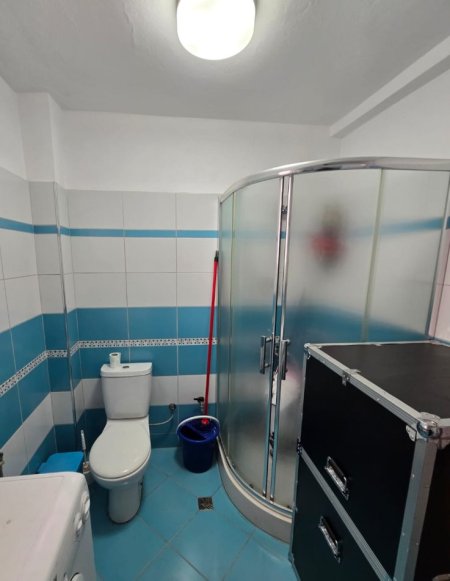 Tirane, jepet me qera ambjent biznesi Kati 2, 70 m² 800 € (Tek Myslym Shyri, ne hyrje te tregut Cam)