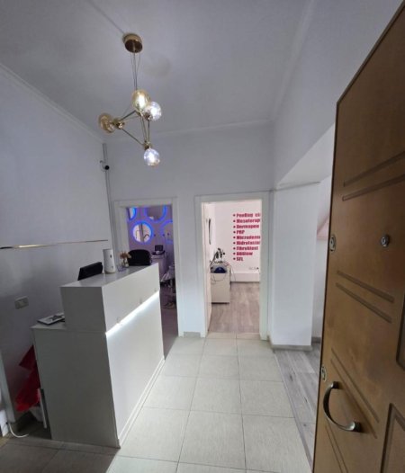Tirane, jepet me qera ambjent biznesi Kati 2, 70 m² 800 € (Tek Myslym Shyri, ne hyrje te tregut Cam)