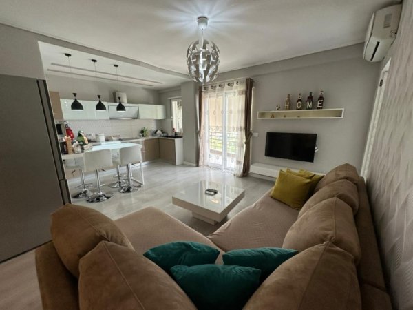 Tirane, shitet apartament 2+1 Kati 7, 92 m² 160.000 € (Prane Astirit tek Unaza e Re)