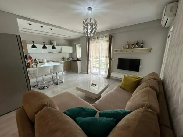 Tirane, shitet apartament 2+1 Kati 7, 92 m² 160.000 € (Prane Astirit tek Unaza e Re)