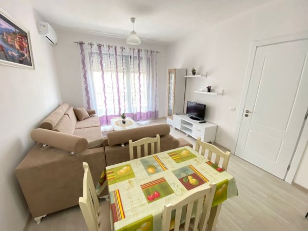 Tirane, jepet me qera apartament 3+1 Kati 5, 100 m² 550 €