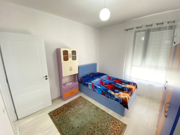 Tirane, jepet me qera apartament 3+1 Kati 5, 100 m² 550 €