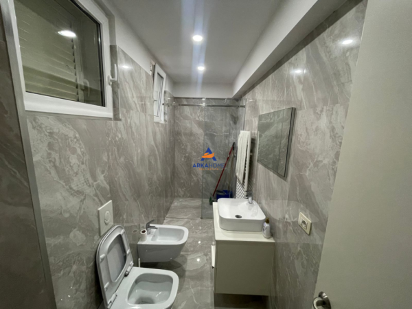 Tirane, jepet me qera apartament 2+1+Ballkon Kati 1, 125 m² 1.700 € (RESIDENCA KODRA E DIELLIT 1)