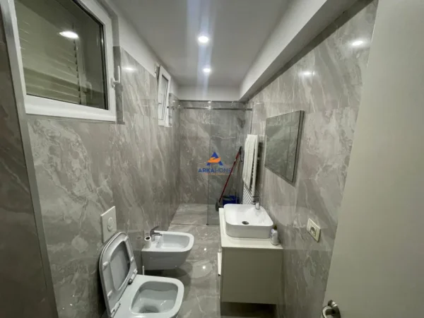 Tirane, jepet me qera apartament 2+1+Ballkon Kati 1, 125 m² 1.500 € (RESIDENCA KODRA E DIELLIT 1)