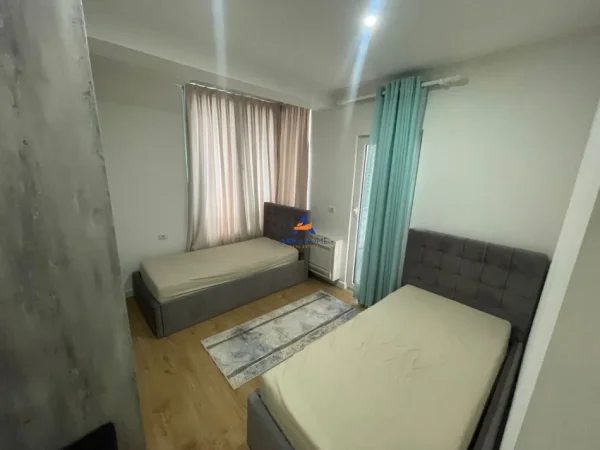 Tirane, jepet me qera apartament 2+1+Ballkon Kati 1, 125 m² 1.500 € (RESIDENCA KODRA E DIELLIT 1)