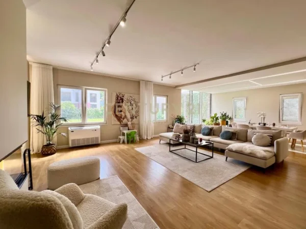 Tirane, shitet Vile 3 Katshe Kati 0, 1.400 m² 650.000 € (Neom124227)