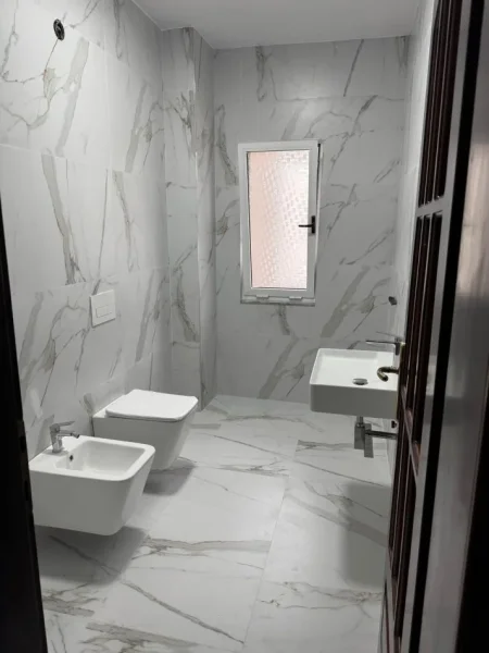 Tirane, jepet me qera zyre Kati 4, 178 m² 1.700 € (Sheshi Willson, Bllok)