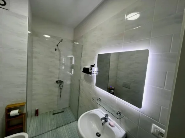 Tirane, jepet me qera apartament 2+1 Kati 1, 92 m² 650 € (BULEVARDI I RI)