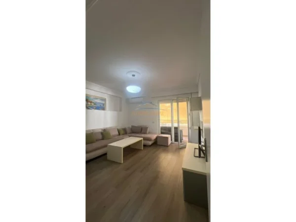 Tirane, jepet me qera apartament 1+1+Ballkon Kati 3, 74 m² 650 € (KODRA E DIELLIT, RRUGA BILL KLINTON)