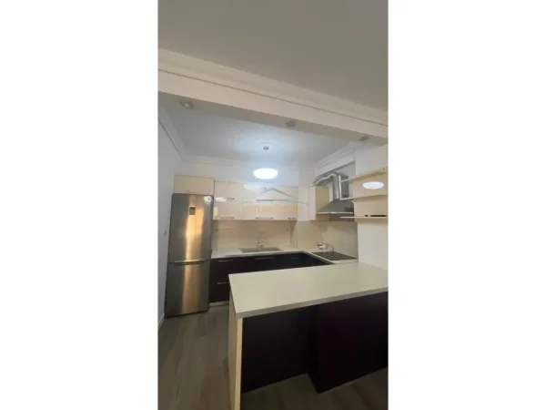 Tirane, jepet me qera apartament 1+1+Ballkon Kati 3, 74 m² 650 € (KODRA E DIELLIT, RRUGA BILL KLINTON)