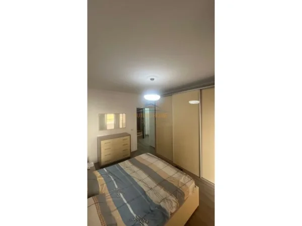 Tirane, jepet me qera apartament 1+1+Ballkon Kati 3, 74 m² 650 € (KODRA E DIELLIT, RRUGA BILL KLINTON)