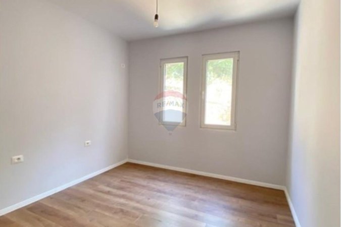 Tirane, shitet apartament 2+1 Kati 1, 90 m² 130.000 € (Qesarak, Tiranë)