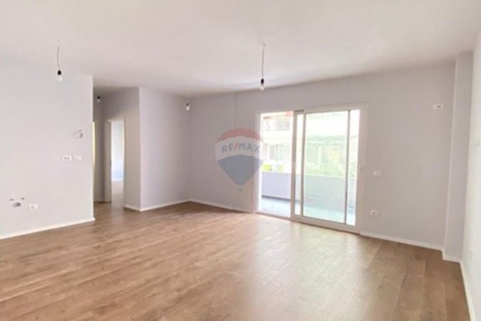 Tirane, shitet apartament 2+1 Kati 1, 90 m² 130.000 € (Qesarak, Tiranë)