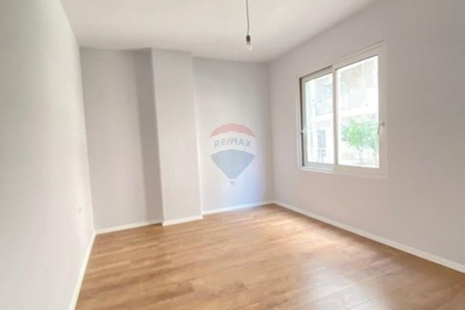 Tirane, shitet apartament 2+1 Kati 1, 90 m² 130.000 € (Qesarak, Tiranë)