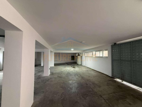 Tirane, jepet me qera magazine Kati 0, 97 m² 350 € (RRUGA RESHIT MALOKU)