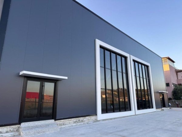 Tirane, jepet me qera ambjent biznesi , 700 m² 4.000 € (Vaqarr)