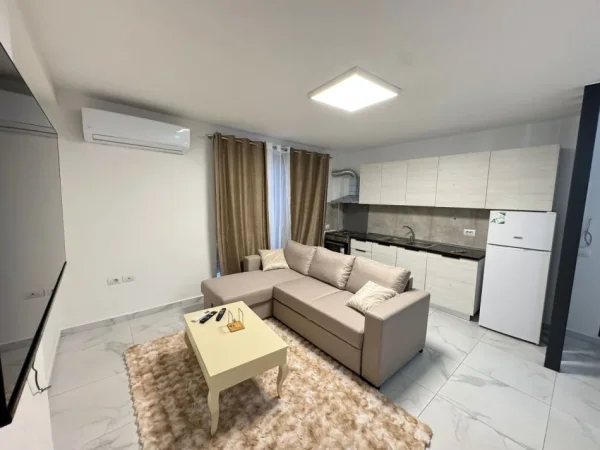 Tirane, jepet me qera apartament 2+1+Ballkon Kati 5, 77 m² 600 € (Fusha Aviacionit)