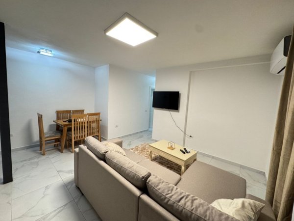 Tirane, jepet me qera apartament 2+1+Ballkon Kati 5, 77 m² 600 € (Fusha Aviacionit)