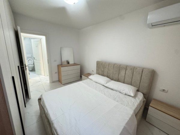 Tirane, jepet me qera apartament 2+1+Ballkon Kati 5, 77 m² 600 € (Fusha Aviacionit)