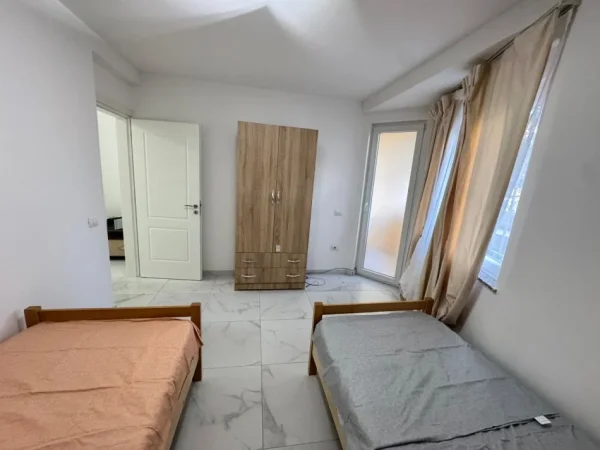 Tirane, jepet me qera apartament 2+1 Kati 1, 77 m² 60.000 € (Ish Fusha e Aviacionit)