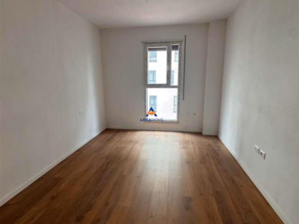 Tirane, jepet me qera apartament 2+1+Ballkon Kati 6, 100 m² 600 € (DON BOSKO, PERBALLE GJYKATES ADMINISTRATIVE)