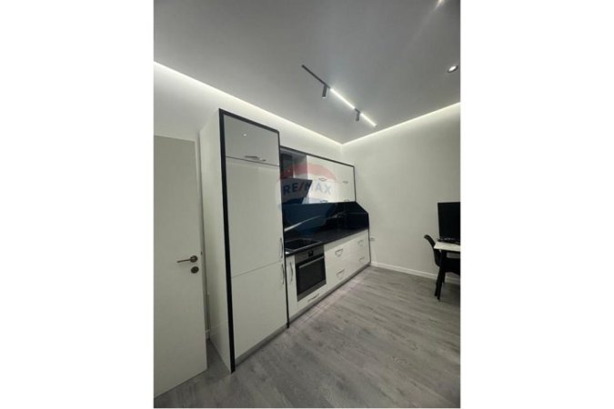 Tirane, jepet me qera apartament 1+1 , 59 m² 700 € (Prane Ambasades Amerikane)