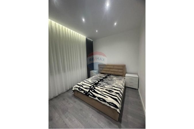 Tirane, jepet me qera apartament 1+1 , 59 m² 700 € (Prane Ambasades Amerikane)