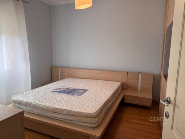 Tirane, jepet me qera apartament 2+1 Kati 7, 95 m² 600 € (Mine Peza)
