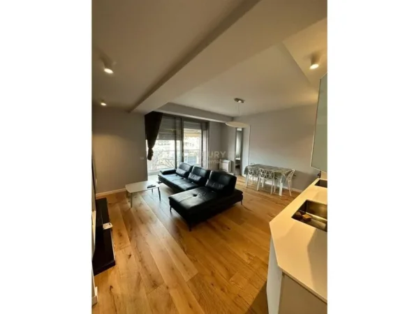 Tirane, jepet me qera apartament 1+1 Kati 4, 84 m² 1.000 € (Ish Garda)