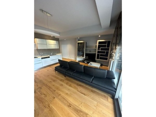 Tirane, jepet me qera apartament 1+1 Kati 4, 84 m² 1.000 € (Ish Garda)