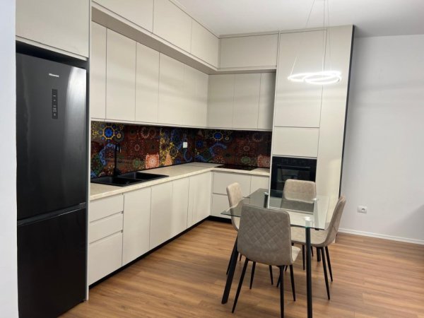Tirane, jepet me qera apartament 2+1+Ballkon Kati 5, 85 m² 1.000 € (Jordan Misja)