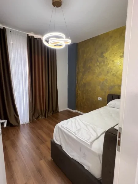 Tirane, jepet me qera apartament 2+1+Ballkon Kati 5, 85 m² 1.000 € (Jordan Misja)