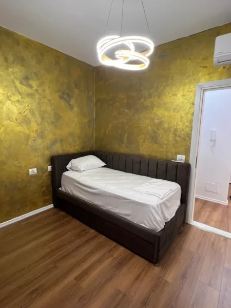 Tirane, jepet me qera apartament 2+1+Ballkon Kati 5, 85 m² 1.000 € (Jordan Misja)