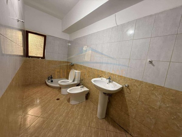 Tirane, jepet me qera apartament 2+1 Kati 1, 123 m² 450 € 