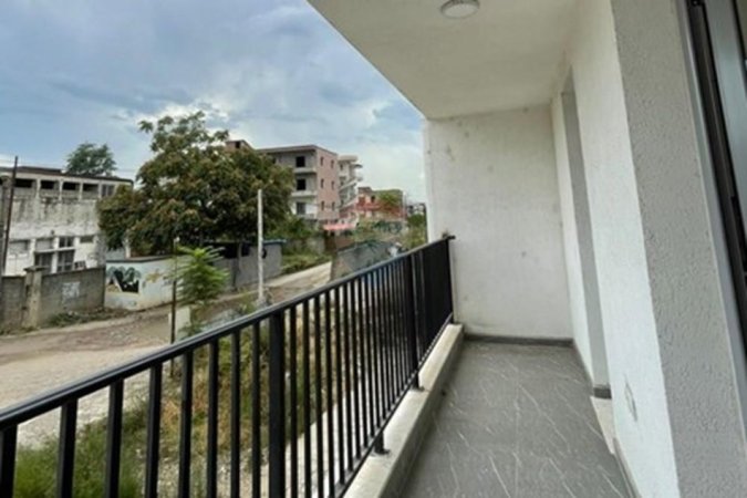 Tirane, jepet me qera apartament 2+1 Kati 1, 88 m² 430 € (Apartament - Për Qira - Rruga 5 Maji, Tiranë)