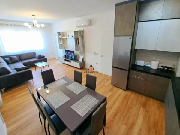 Tirane, jepet me qera apartament 2+1+Ballkon Kati 8, 100 m² 1.250 € (PAZARI I RI)