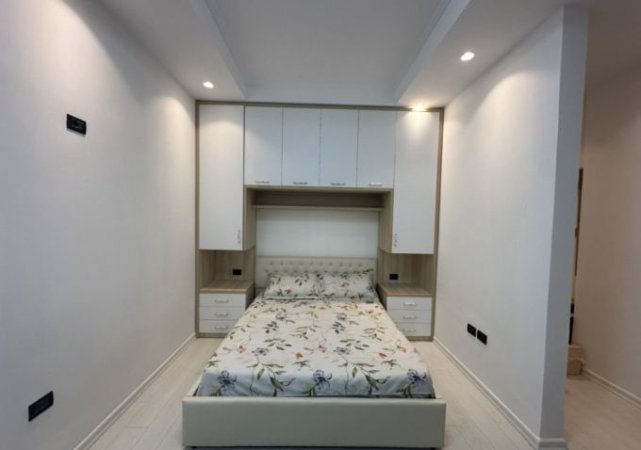 Tirane, jepet me qera apartament 1+1 Kati -1, 42 m² 300 € (Tek Fresku, Tek Maxi Caffe)