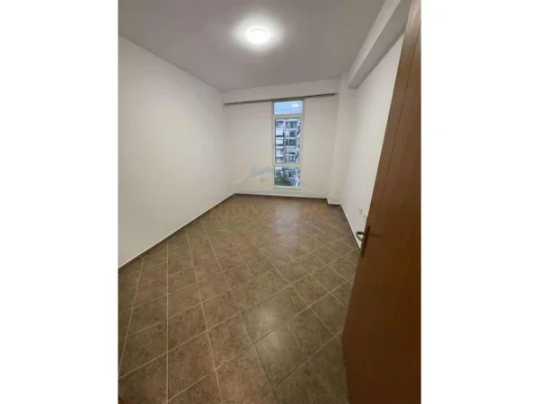 Tirane, jepet me qera apartament 2+1 Kati 5, 91 m² 350 €