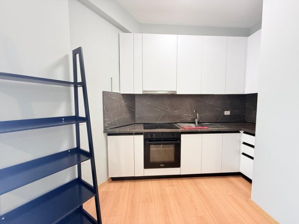 Tirane, jepet me qera apartament 2+1 , 95 m² 600 € 