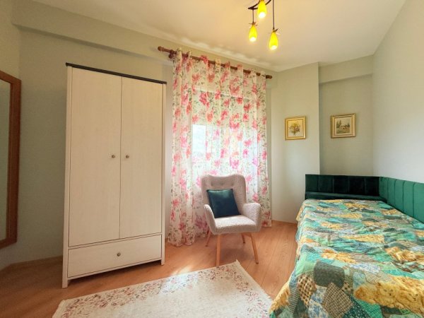 Tirane, jepet me qera apartament 2+1 , 95 m² 600 € 