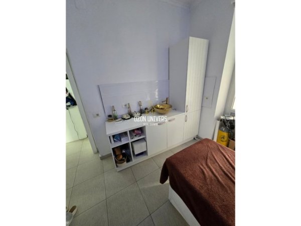 Tirane, jepet me qera ambjent biznesi Kati 2, 70 m² 700 € (Rruga Myslym Shyri)