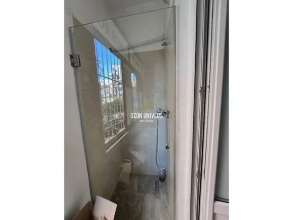 Tirane, jepet me qera ambjent biznesi Kati 2, 70 m² 700 € (Rruga Myslym Shyri)