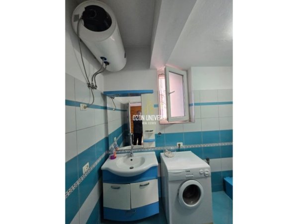 Tirane, jepet me qera ambjent biznesi Kati 2, 70 m² 700 € (Rruga Myslym Shyri)