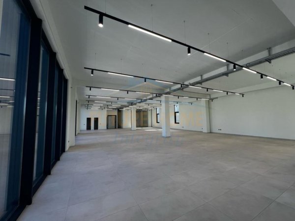 Tirane, jepet me qera ambjent biznesi Kati 3, 2.950 m² 15.000 € (MEZEZ)