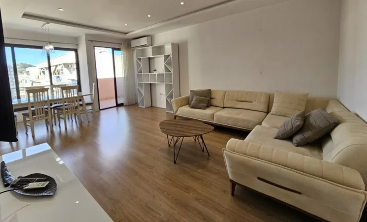 Tirane, jepet me qera apartament 1+1 Kati 7, 75 m² 500 €